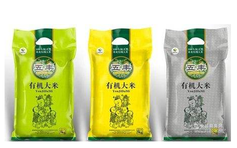 在我們?nèi)粘Ｉ钪写蠹叶紩?huì)發(fā)現(xiàn)大米已由普通的包裝悄然換作了抽真空包裝袋，那么，大米抽真空包裝與不真空包裝的區(qū)別有哪些呢？